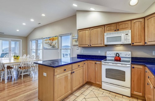 South Bethany House | Amazing 6 BR Oceanside Property in Bethany Beach: Elevator, Hot Tub, Sleeps 15!