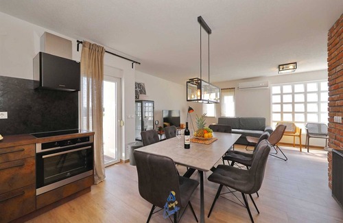 Seline Villa | Amazing 6-BR villa with pool close to the beach
