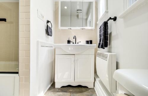 Hochelaga Apartment | Amazing 8-Bedrooms in Homa Montreal 40