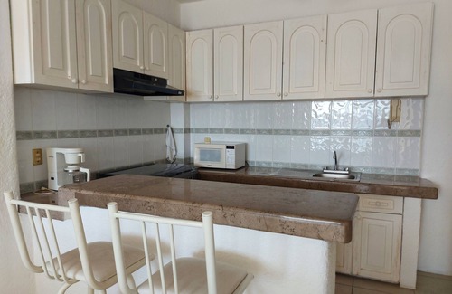 Farallon Apartment | Amazing Acapulco bay view apartment with pool - near the beach