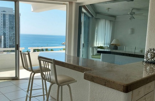 Farallon Apartment | Amazing Acapulco bay view apartment with pool - near the beach