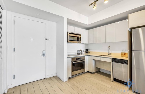 Hallandale Beach Apartment | Amazing Apartment w/Private Balcony & Pool