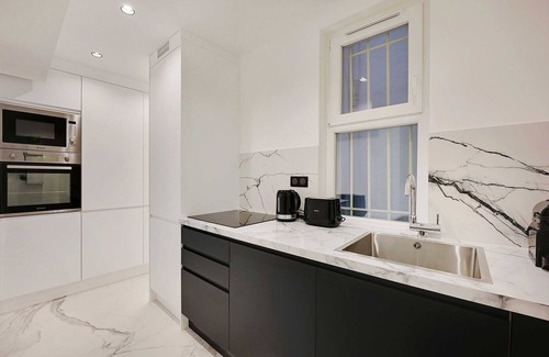 9th Arrondissement Apartment | Amazing Apartment - 2BR/6P - Gare Saint-Lazare