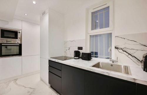 9th Arrondissement Apartment | Amazing Apartment - 2BR-6P - Gare Saint-Lazare