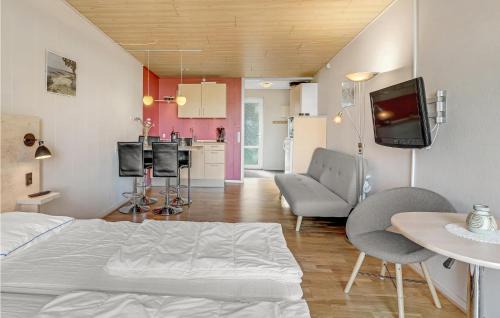 Sandvig Apartment | Amazing Apartment In Allinge With Wifi