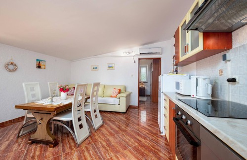 Barbariga Apartment | Amazing apartment in Betiga with WiFi