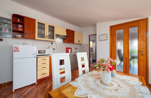 Barbariga Apartment | Amazing apartment in Betiga with WiFi