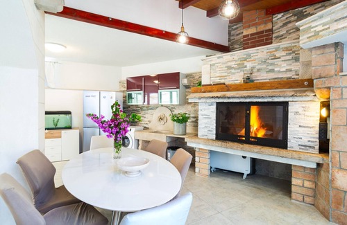 Bol Apartment | Amazing apartment in Bol with WiFi