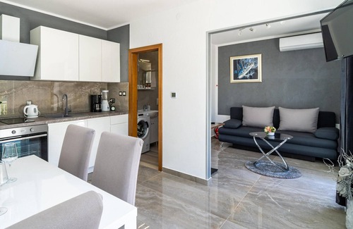 Prijevor Apartment | Amazing apartment in Mokosica with WiFi