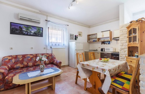 Valdebek Apartment | Amazing apartment in Pula with WiFi