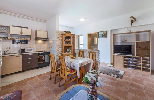 Valdebek Apartment | Amazing apartment in Pula with WiFi