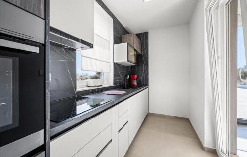 Srima Apartment | Amazing Apartment In Srima With Wifi