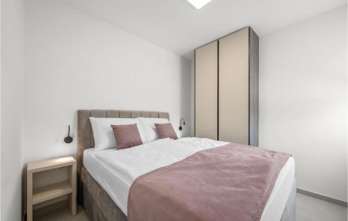 Srima Apartment | Amazing Apartment In Srima With Wifi
