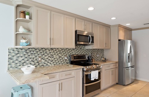 South Padre Island House | Amazing Beach House with Private Pool & Hot Tub! Dog-Friendly & Near Beach!