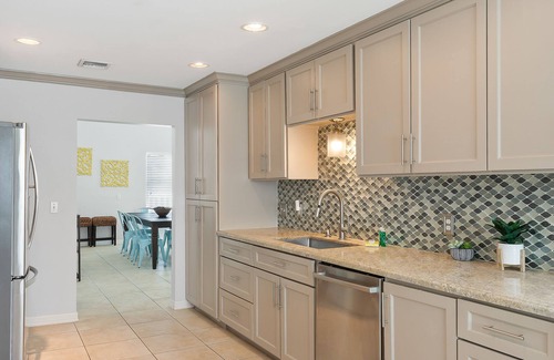 South Padre Island House | Amazing Beach House with Private Pool & Hot Tub! Dog-Friendly & Near Beach!