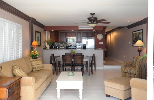 Seven Mile Beach Condo | AMAZING Beach…Comfortably Sleeps 7.Message for SPECIALS from 4/16 -12/18/25