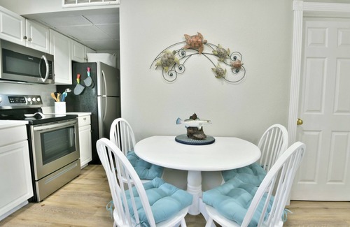 Bradenton Beach Condo | Amazing beach getaway pool condo by the beach