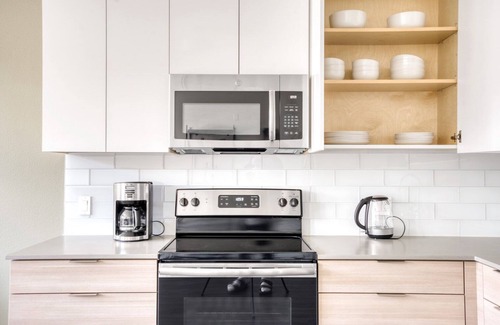 Southwest Berkeley Apartment | Amazing Berkeley 1BR w/Gym, W/D & Roof, near Highways, by Blueground