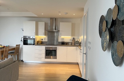 Paddington Apartment | Amazing big family home with a huge private terrace, moments from Hyde Park!