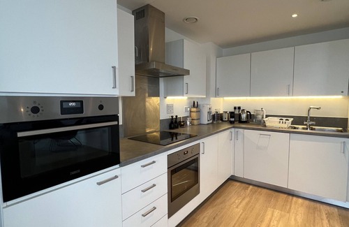 Paddington Apartment | Amazing big family home with a huge private terrace, moments from Hyde Park!