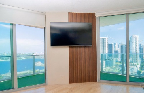 Town Square Apartment | "Amazing Brickell Condo- 30thfl-Downtown - Ocean View-Huge Balcony-Free Parking