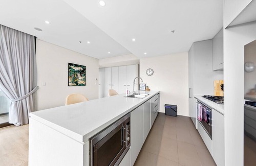 Sydney Olympic Park Apartment | Amazing city view high level Apt in Olympic Park