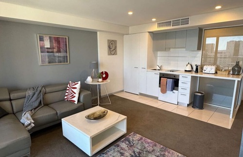 Adelaide Central Business District Apartment | Amazing City Skyline Apartment - Pool, Gym, Sauna.