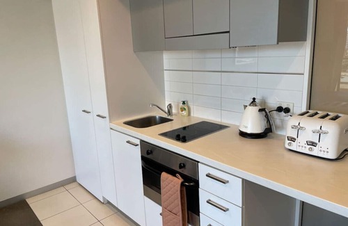 Adelaide Central Business District Apartment | Amazing City Skyline Apartment - Pool, Gym, Sauna.