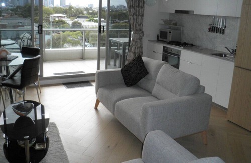 Port Melbourne Apartment | Amazing city views.