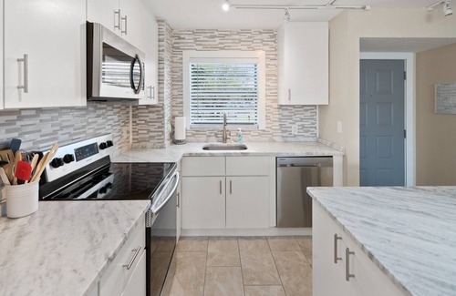 Marco Island Condo | Amazing Condo with Bay Views