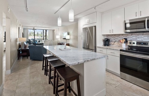 Marco Island Condo | Amazing Condo with Bay Views