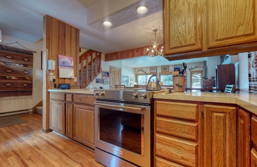 Jackson Hole Condo | Amazing country getaway with deck & mountain views