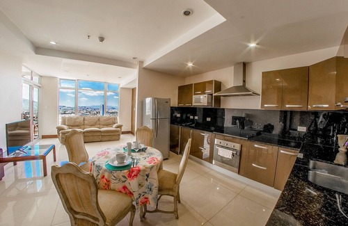 Mata Redonda Condo | Amazing dawns and sunsets the you Can see from the bed. Centric