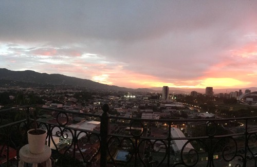 Mata Redonda Condo | Amazing dawns and sunsets the you Can see from the bed. Centric