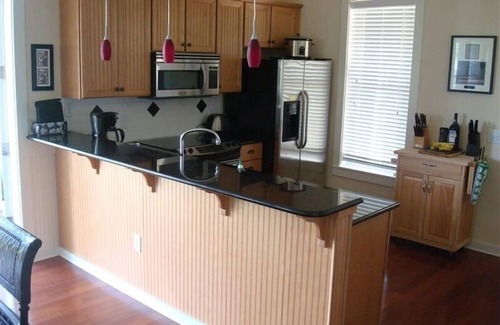 Laurel Grove House | AMAZING DAZE BEACH HOUSE +2 GOLF CARTS+ LAKE/GOLF VIEW+DECK W/GRILL+POOL/HOT TUB