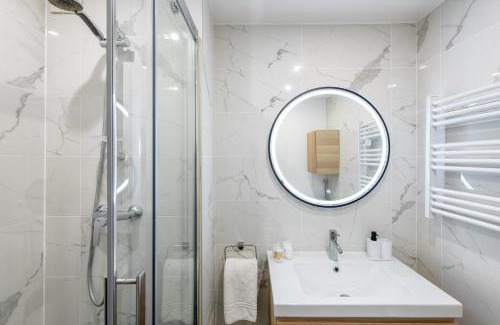 Saint-Lambert Apartment | Amazing deal - Central Location near the metro, Modern amenities and style