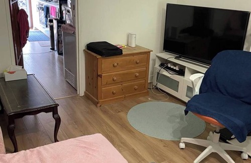 Brampton House | Amazing Double room & private bathroom-Bexley, London.