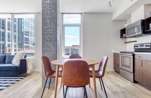 Northwest Bellevue Apartment | Amazing Downtown Bellevue 2BR w/Lounge, Gyms, near shops, by Blueground