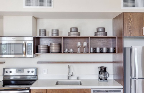 Northwest Bellevue Apartment | Amazing Downtown Bellevue 2BR w/Lounge, Gyms, near shops, by Blueground