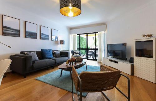 Pena Apartment | Amazing Downtown Family Apartment