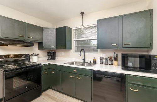 Wichita House | Amazing East Side 3BR 2BA Wifi Smart TV