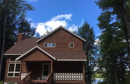 Hayward House | Amazing Fall Colors, Nature, Fireplaces, Screened Porch, Secluded!