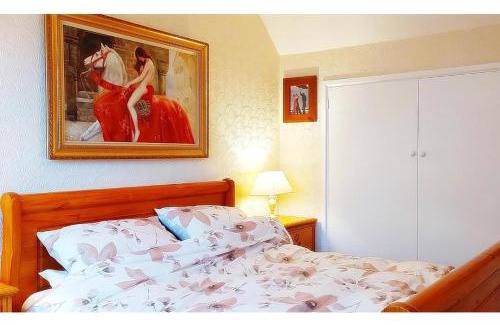 Chapel Saint Leonards House | Amazing Family Cottage Just mins to Beach & Attractions, 3 bed, Sleeps 5, Large Garden, Off Road Private Parking, Fab Free WiFi & Pets are Welcome too! The Perfect Family holiday Getaway!