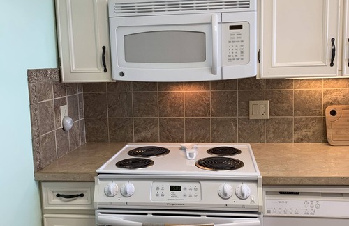 Orillia House | Amazing fully upgraded 3 bedroom+ new furniture, 1 full bath lake property