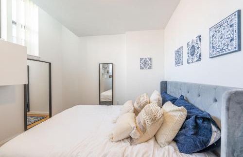 Midtown West Apartment | Amazing Furnished 1 BR Penthouse Midtown West