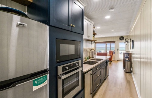 Panama City Beach Condo | [Amazing gulf views, 1 BR+bunkroom, free beach chairs, walk to Pier Park]