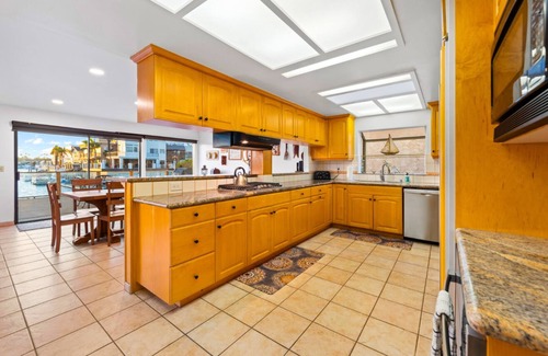 Channel Islands House | Amazing Harbor Deck Views, Comfy Beds W/Hot Tub