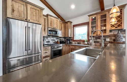 Big Sky House | Amazing Historic Montana House. Hot Tub, Large Deck, On Golf Course A+ Location