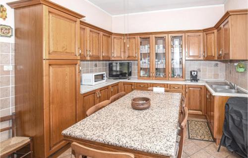 Sant'Ambrogio di Torino House | Amazing Home In Santambrogio Di T,