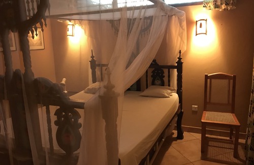 Diani Beach Bed & Breakfast | Amazing holiday, spacy room, private garden, 200 meters to the beach!